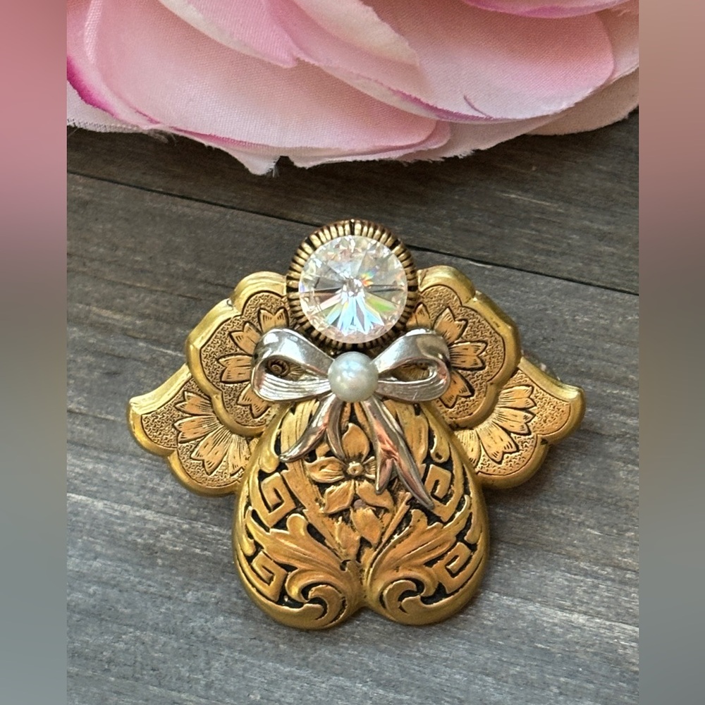 Vintage 1995 Gold Tone Filigree Angel Sparkly Rhinestone Brooch, Jane Signed